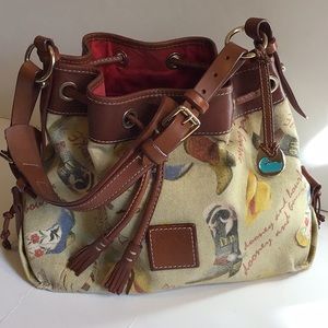 Dooney & Bourke 🦆Western Bucket Shoulder Bag🦆🦆
